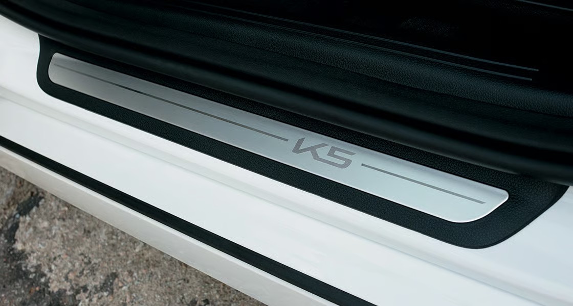 더 뉴 K5 HEV 메탈 도어스커프 4