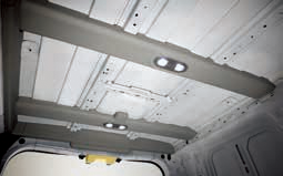 PV5 LED 카고룸 4