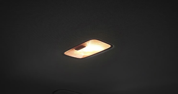 더 뉴 아반떼 HEV 룸램프 4