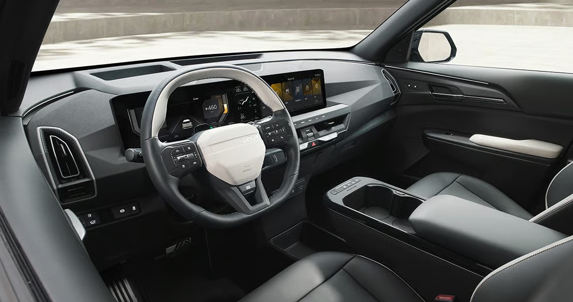 더 EV5 GT-line 전용 내장 디자인(블랙&화이트 인테리어, 블랙 헤드라이닝, 전용 스티어링 휠, 1열 전용 헤드레스트) 20