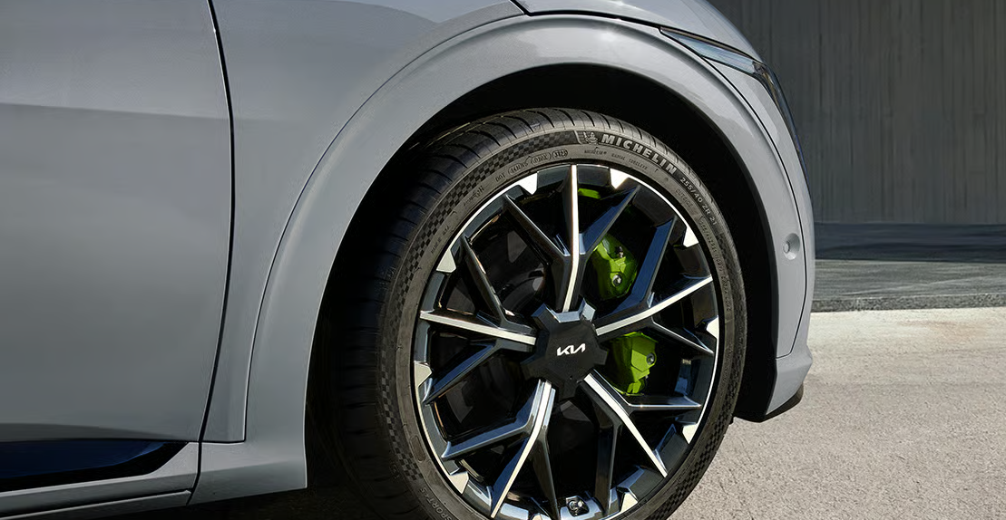 더 뉴 EV6 GT 바디칼라 휠아치 몰딩 17